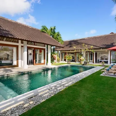 Noa, 3 Bed Luxury Villa, Large Pool In Oberoi Street;